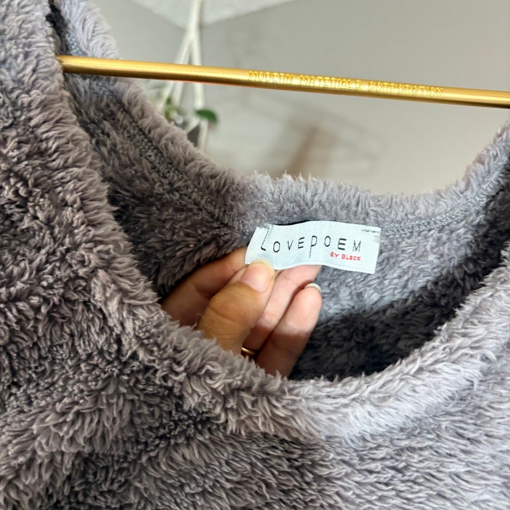 Love Poem Crop Top Women S Grey Fuzzy Sherpa Scoop Neck Sleeveless  Loungewear - Picture 5 of 7
